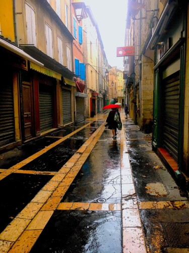 Apt, le parapluie rouge